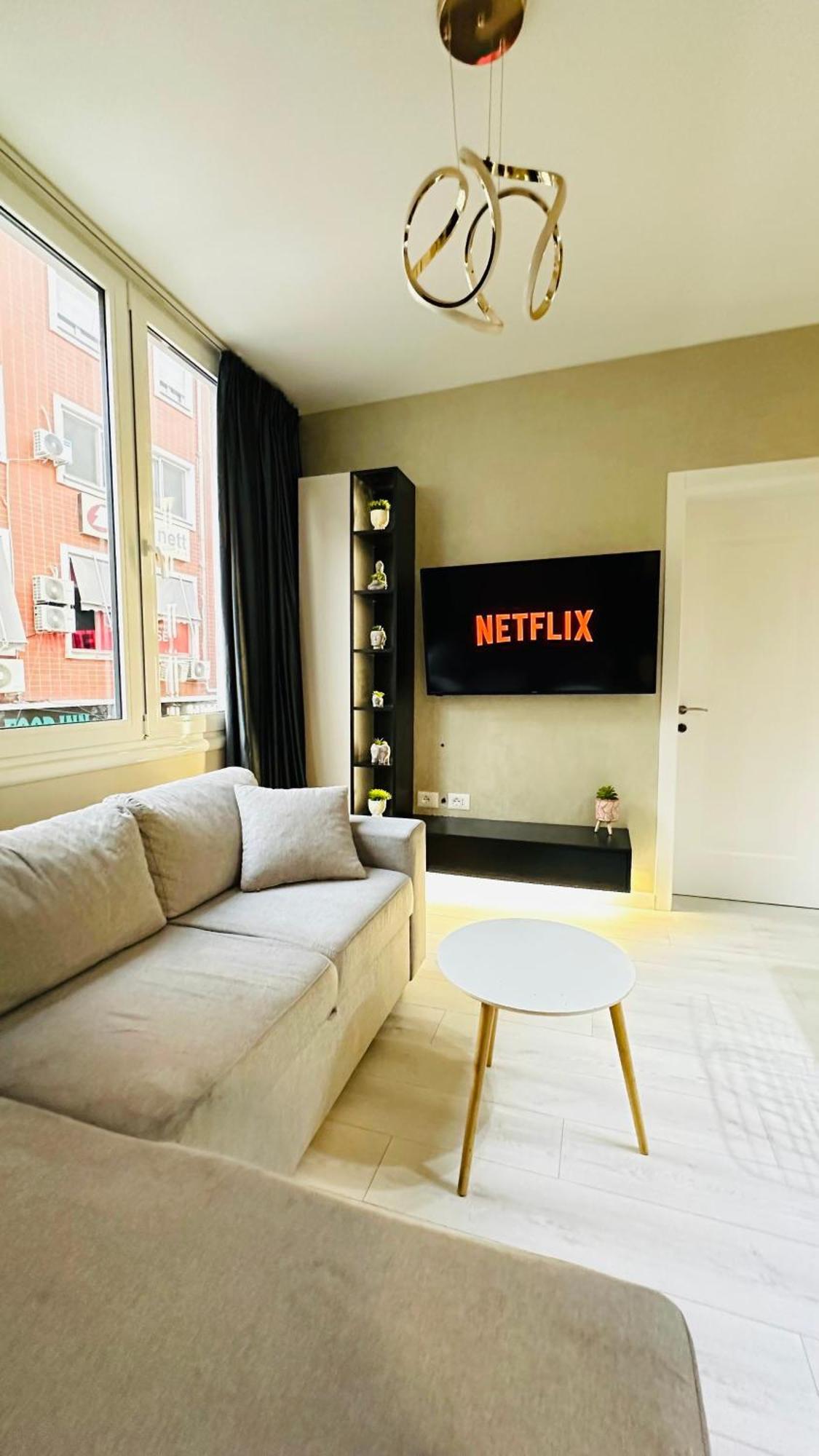 Luxurious Central Stay - Self Check-In Тирана Экстерьер фото