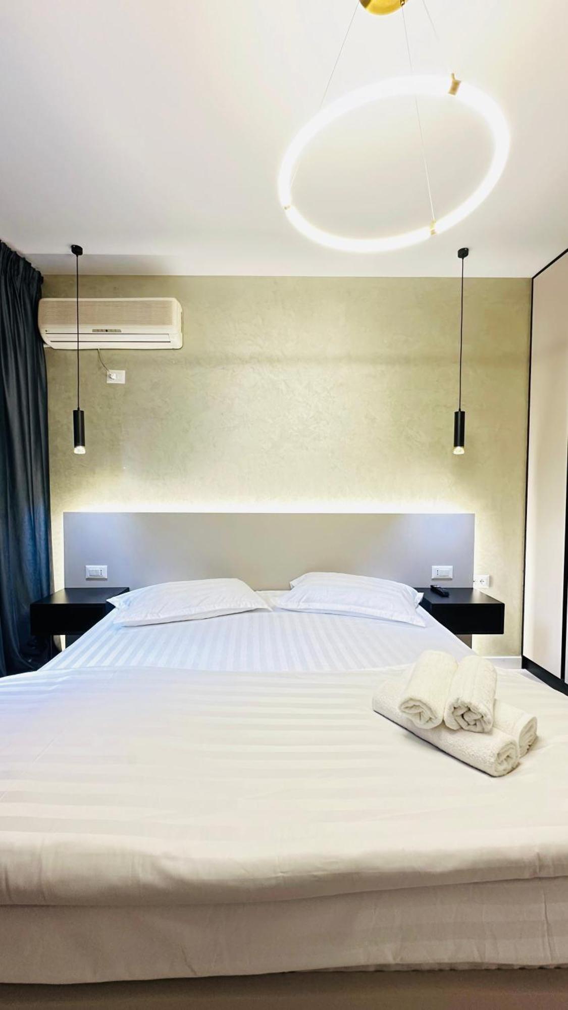 Luxurious Central Stay - Self Check-In Тирана Экстерьер фото
