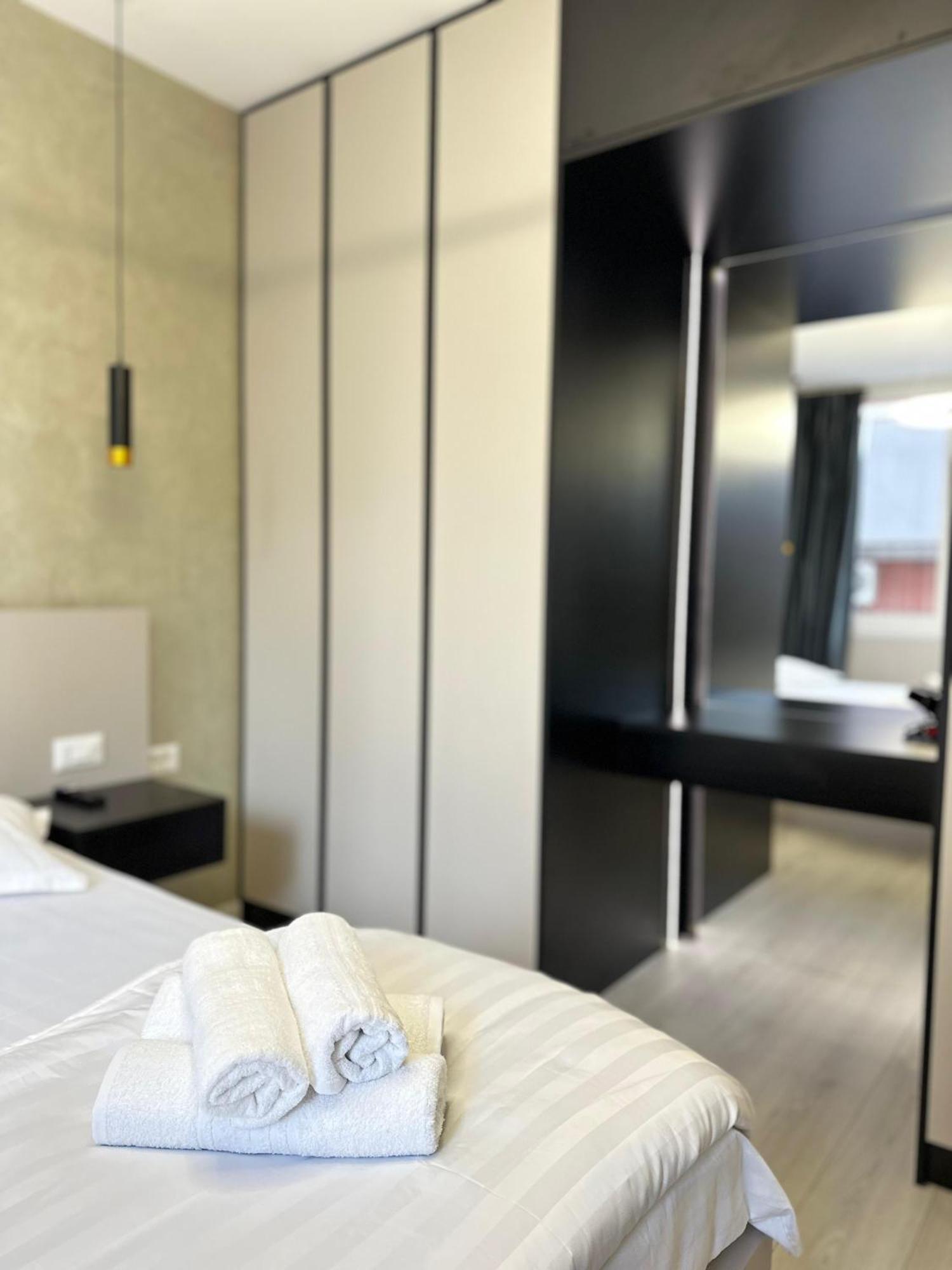 Luxurious Central Stay - Self Check-In Тирана Экстерьер фото