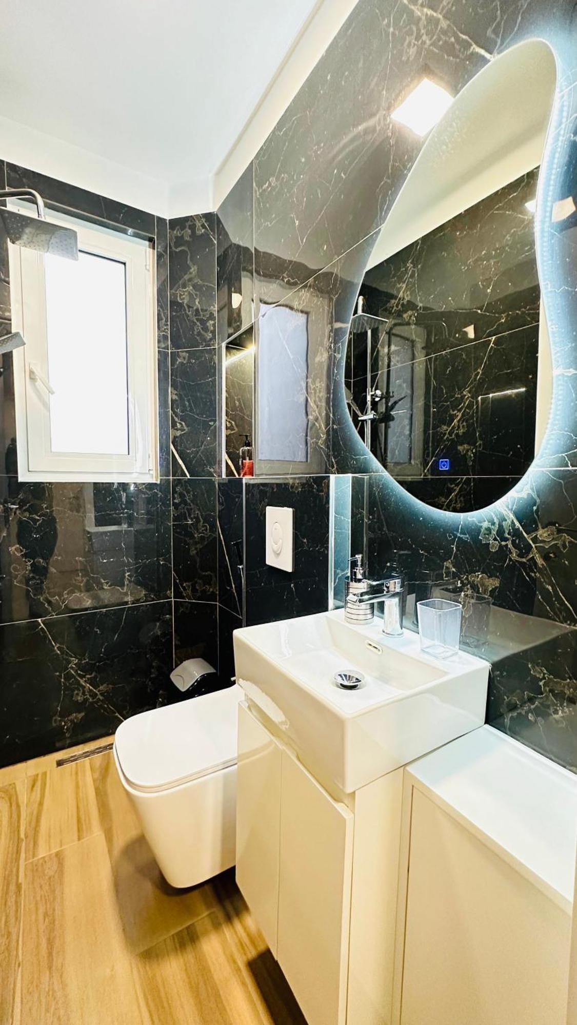 Luxurious Central Stay - Self Check-In Тирана Экстерьер фото